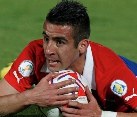 Mauricio Isla to join QPR