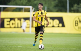 Newcastle complete loan signing of Dortmund midfielder