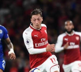 Mesut Ozil confirms new Arsenal contract