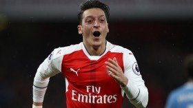 Unai Emery reveals why Mesut Ozil was substituted at half-time at Brighton