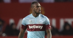 Chelsea target Michail Antonio signs new West Ham contract