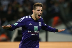 Porto in Mitrovic talks