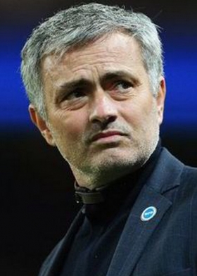 Mourinho blames van Gaal for Man Utds poor form