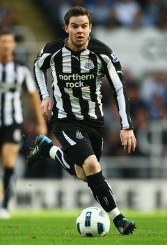 Newcastle plan Danny Guthrie contract talks