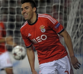 Man Utd target Nicolas Gaitan to stay at Benfica