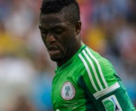 Babatunde weighs up Sunderland offer