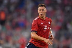 Chelsea boss keen on landing Bayern Munich defender