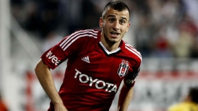 Everton identify ex-Arsenal midfielder as Wilshere alternative