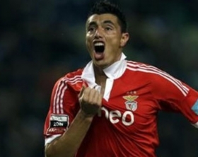 West Ham eye move for Oscar Cardozo