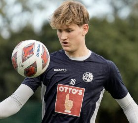 Chelsea make approach for Swiss goalkeeper