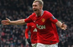 Sir Alex praises Scholes and Giggs