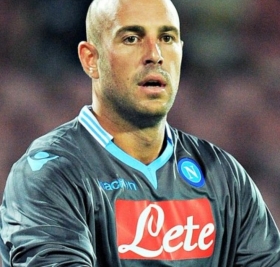 AC Milan sign goalkeeper Pepe Reina