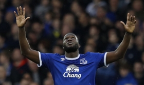 Lukaku scores again as Everton move in on top five