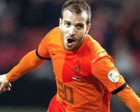 Van Der Vaart moves to Denmark