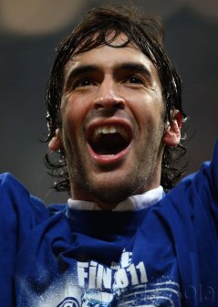 Schalke confident on new Raul deal