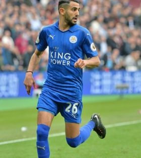 Mahrez considers Arsenal as Barcelona keep him waiting