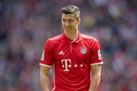 Chelsea eye Lewandowski as Lukaku replacement