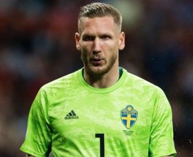 Everton to sign goalkeeper Robin Olsen