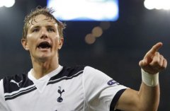 Tottenham extend Pavlyuchenko contract