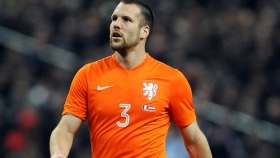 Napoli want Ron Vlaar