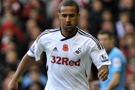 Wayne Routledge signs new deal at Swansea