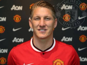 Man Utd sign Bastian Schweinsteiger 