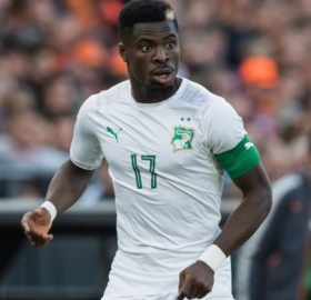 Tottenham complete move for Serge Aurier