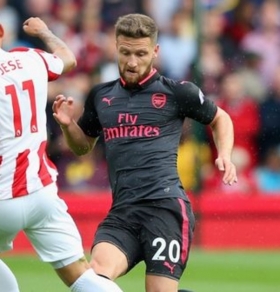 Arsenal defender flies to Italy for transfer talks