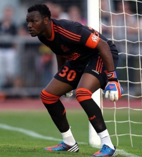 Crystal Palace sign Steve Mandanda