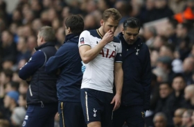 Spurs win but Harry Kane limps off
