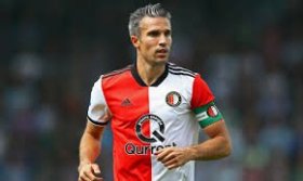 Robin van Persie urges Manchester United to sign Paris Saint-Germain striker