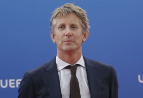 Van der Sar not returning to Manchester United