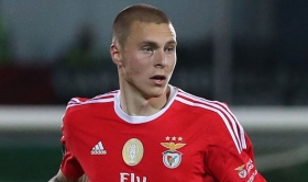 Benfica name their price for Man Utd target