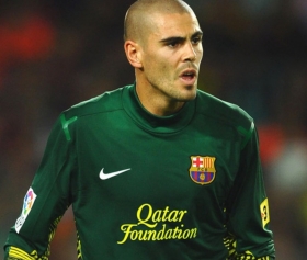 Barcelona president Rosell wants Valdes to stay