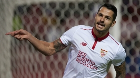 Chelsea and Atletico Madrid target Vitolo signs new contract at Sevilla