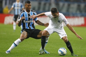 Leicester pursue Gremio midfielder