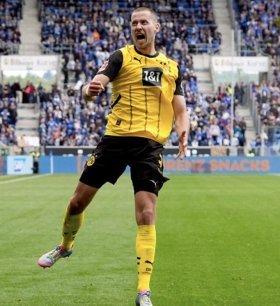 Man Utd to bid for Waldemar Anton