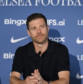 Xabi Alonso unsure on Caicedo injury, Pedro Neto future up in the air