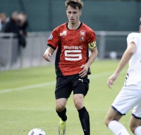 Chelsea close in on French defensive signing
