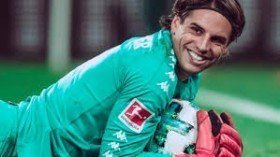 Arsenal move for Bundesliga goalkeeper