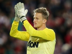 Burnley to sign former Manchester United keeper?