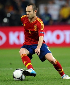 Spain star Iniesta concerned about Brazil heat