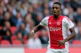 Man City to rival Chelsea for Bazoer