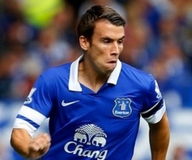 Seamus Coleman signs new Everton deal