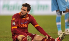 Chelsea in talks to sign Roma striker