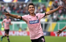 Juventus plan Dybala bid