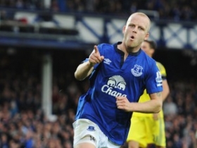 Steven Naismith hints at Everton stay