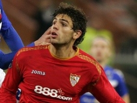 Arsenal join Liverpool in race for Federico Fazio