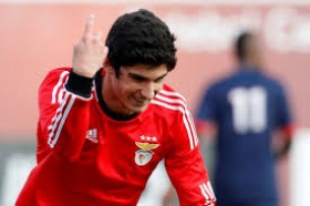 Man Utd track Benfica teenager