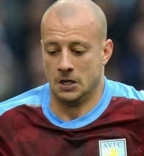 Fulham and Norwich City interested in Alan Hutton